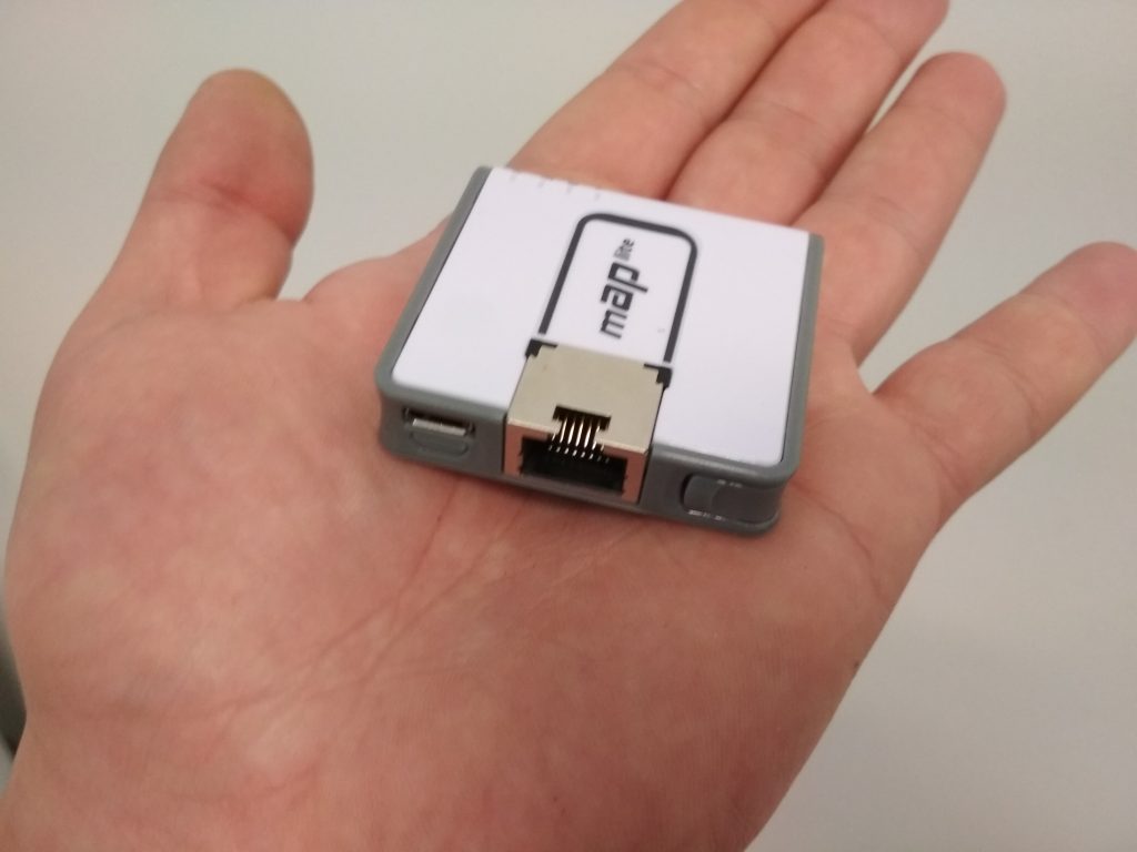 Mikrotik mAP Lite UnBox on hand